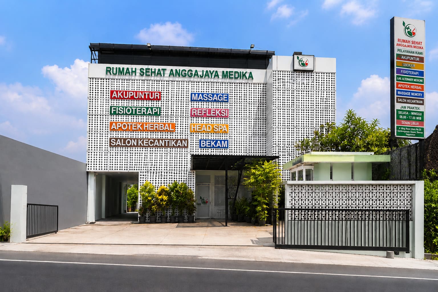 Fasad klinik RSAM Condongcatur