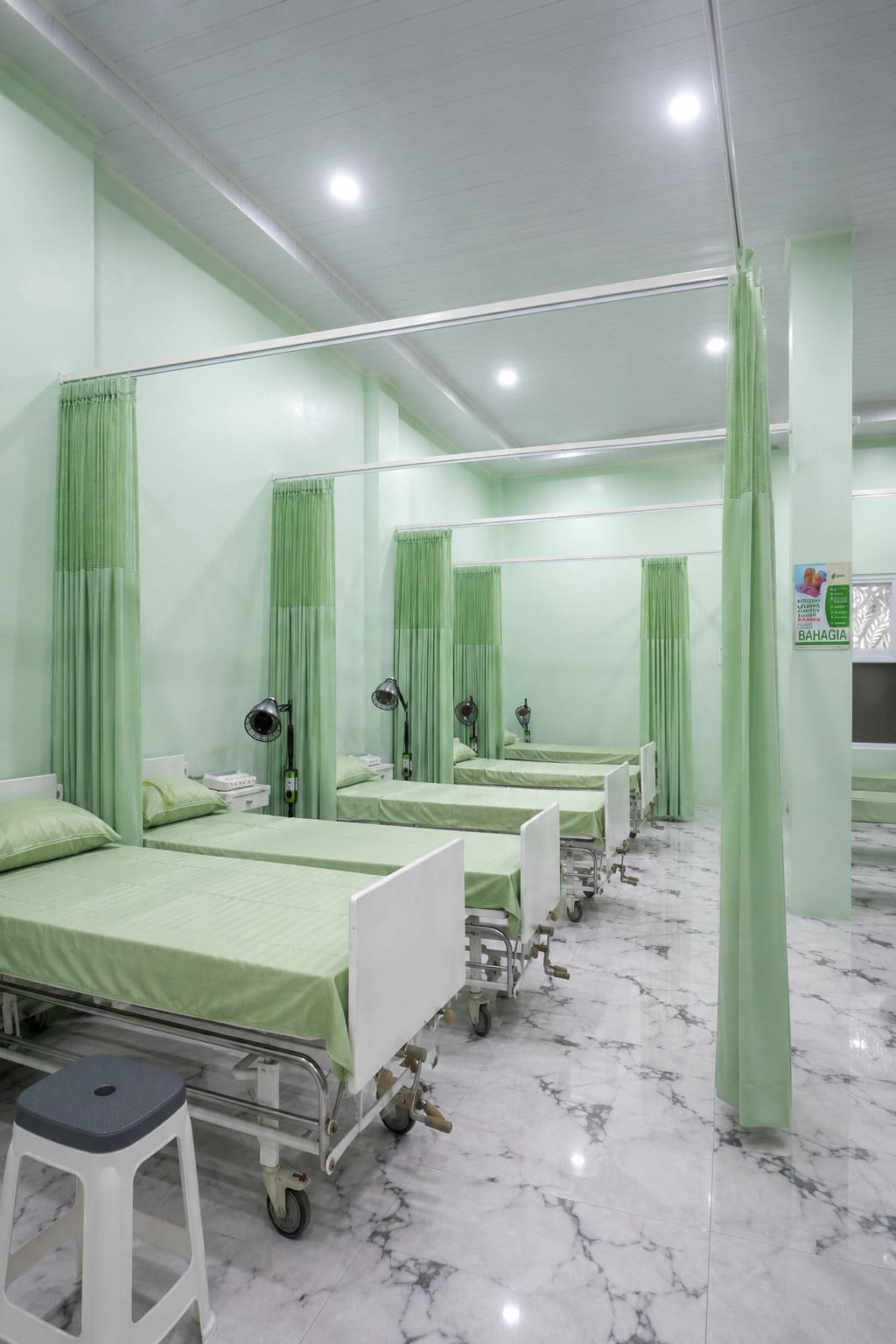 Suasana ruang terapi akupunktur RSAM
